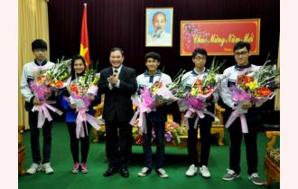 UBND tỉnh Yên Bái gặp mặt các học sinh đạt thành tích cao năm 2015